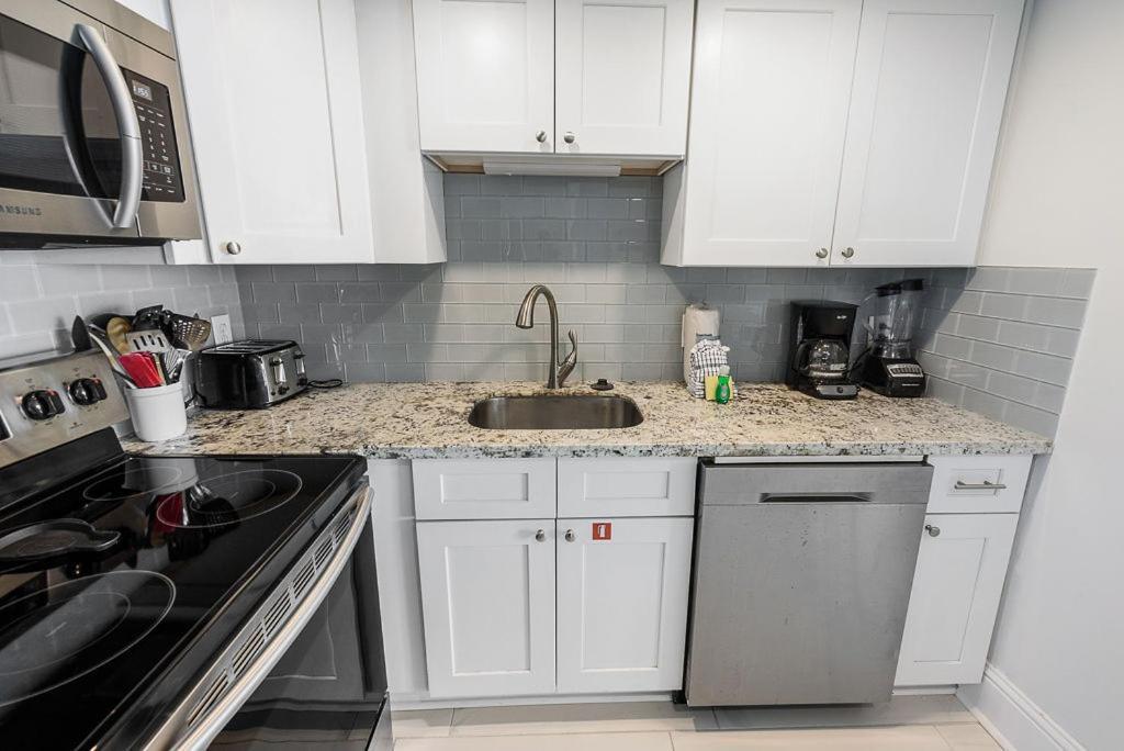 Island Winds East 308 By Albvr - Beautifully Renovated Beachfront Condo & Steps Away From Hangout & More! Gulf Shores Zewnętrze zdjęcie