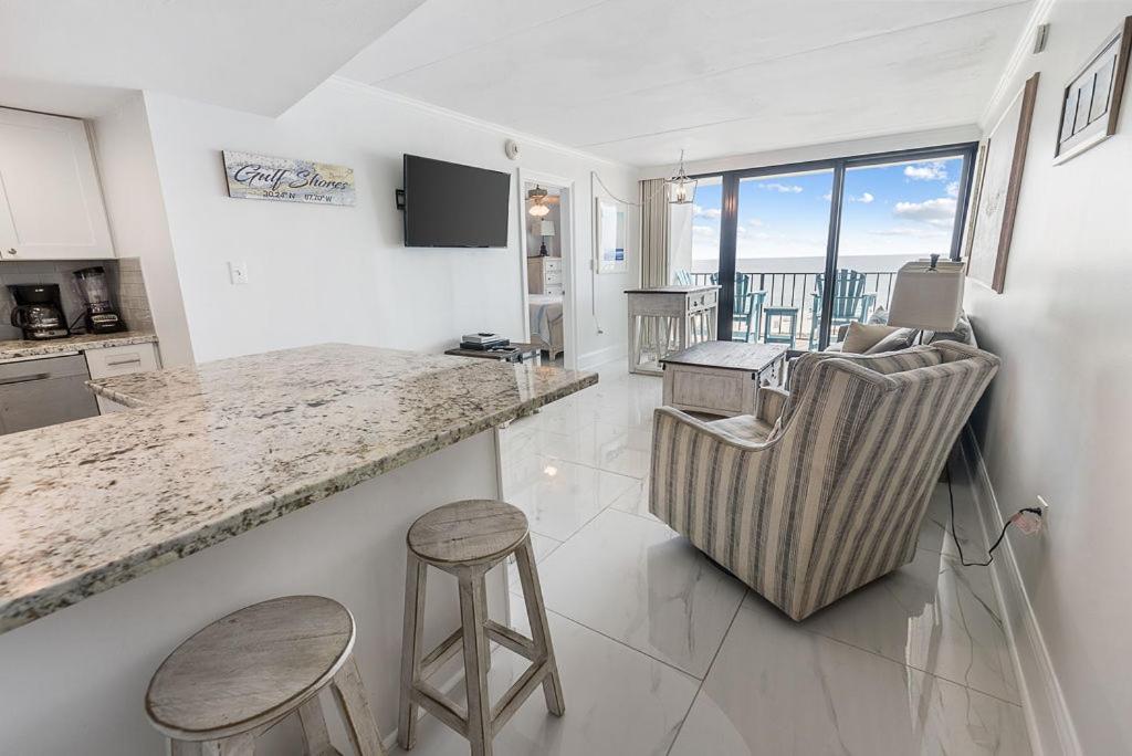 Island Winds East 308 By Albvr - Beautifully Renovated Beachfront Condo & Steps Away From Hangout & More! Gulf Shores Zewnętrze zdjęcie
